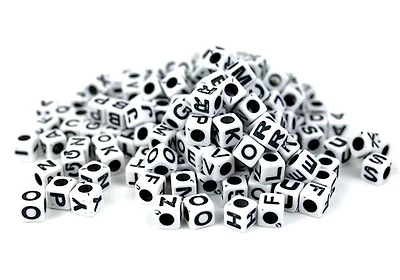 Pqt 300 perles cubes alphabet blancs 7mm