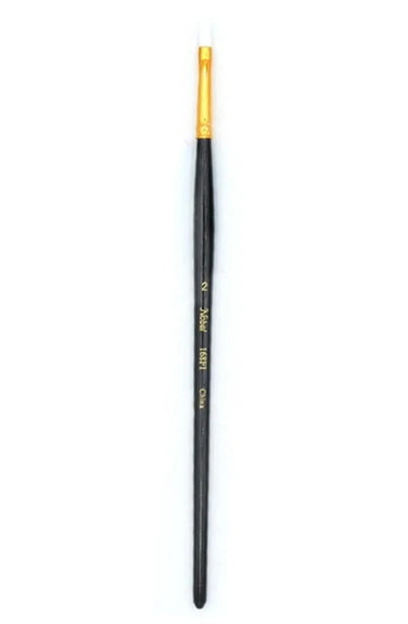 Oval paintbrush with a short handle