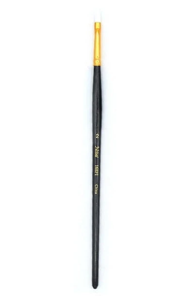 Oval paintbrush with a short handle