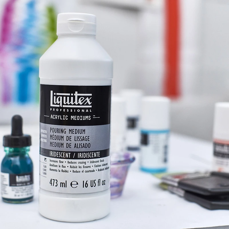 Iridescent Pouring Medium