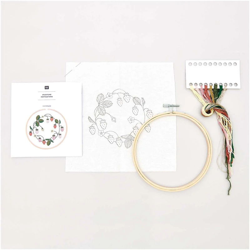 Kit broderie point de croix - couronne de fraises
