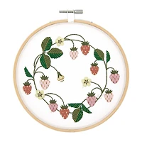 Kit broderie point de croix - couronne de fraises