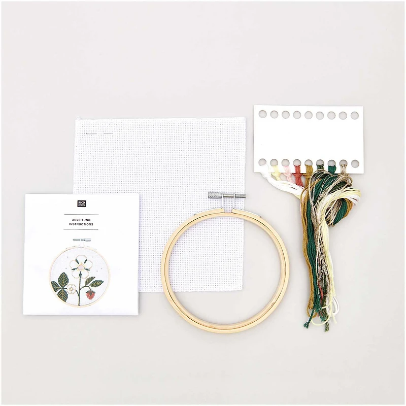 Kit broderie point de croix - fleur de fraise