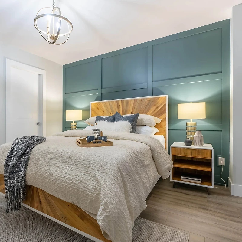 Draycott King Bed