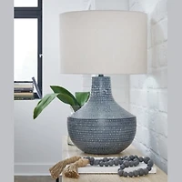 Schylarmont Metal Table Lamp