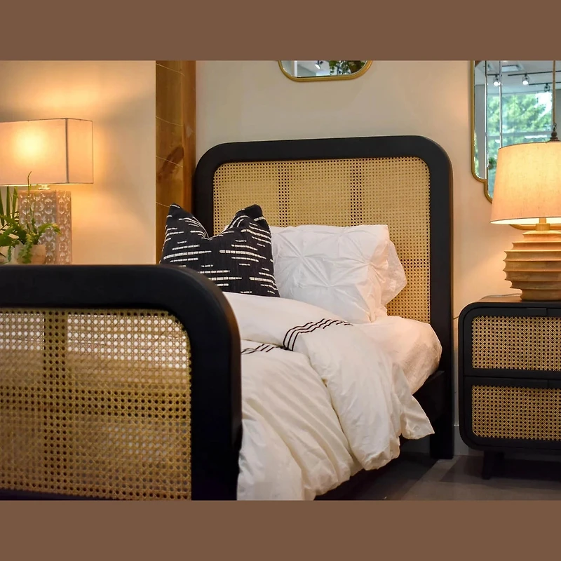 Liora Natural Lamp