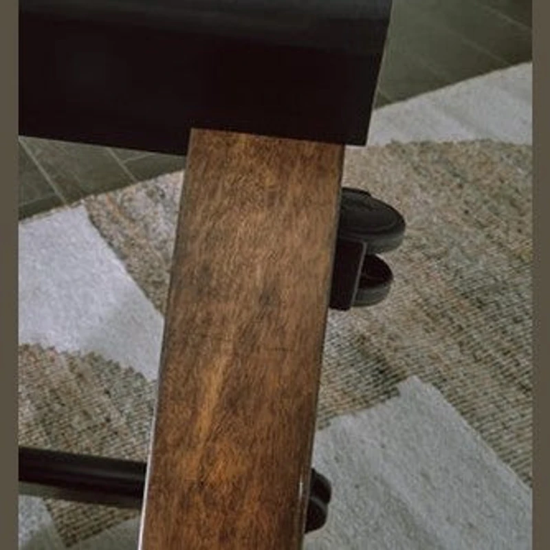 Kraeburn Round Cocktail Table