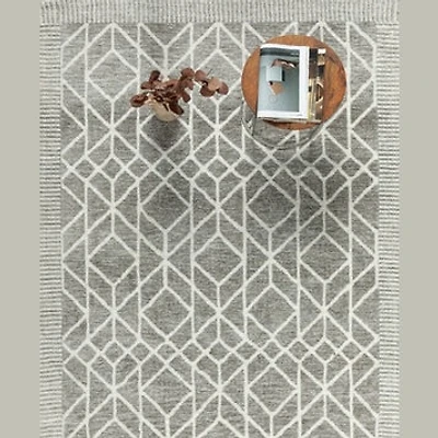 Madon Machine Woven Rug - Grey / Ivory