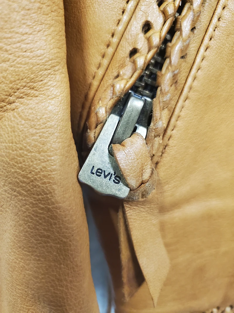 Womens Levi's Custom Genuine Cattle Leather Fits Large