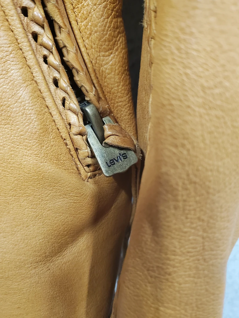 Womens Levi's Custom Genuine Cattle Leather Fits Large