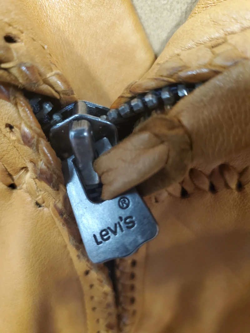 Womens Levi's Custom Genuine Cattle Leather Fits Large