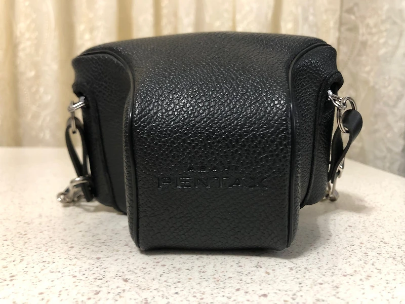 Pentax K1000 35mm SLR Film Camera Kit w/50mm Lens, Pentax Camera Cover, Vivitar 3500 Flash