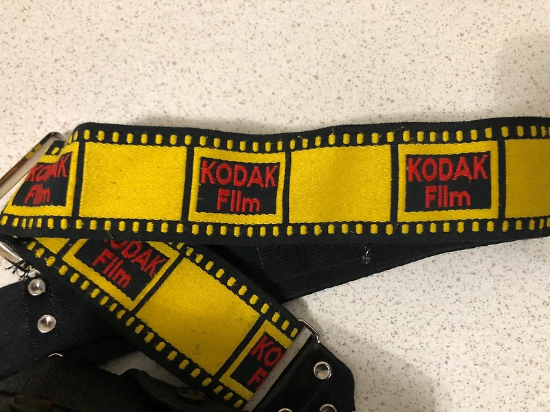 Pentax K1000 35mm SLR Film Camera Kit w/50mm Lens, Pentax Camera Cover, Vivitar 3500 Flash