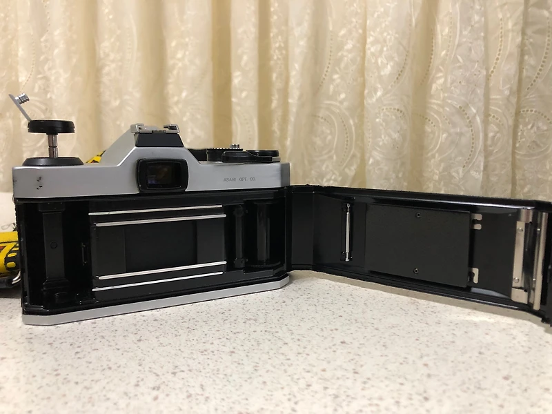 Pentax K1000 35mm SLR Film Camera Kit w/50mm Lens, Pentax Camera Cover, Vivitar 3500 Flash