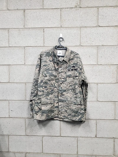 Mens U.S Air Force Camouflage Jacket 46R Fits Large