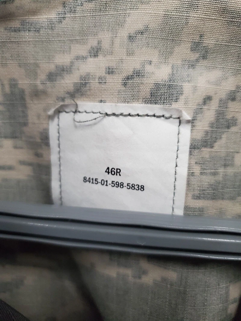 Mens U.S Air Force Camouflage Jacket 46R Fits Large