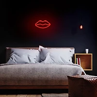 Illumina: Lips Shape Neon LED Light