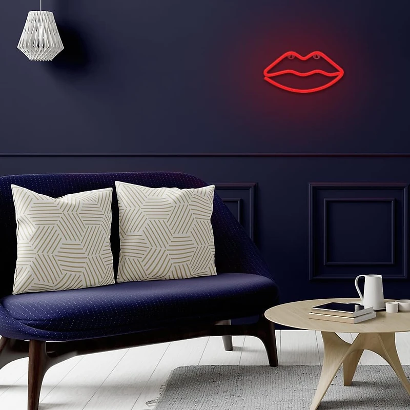 Illumina: Lips Shape Neon LED Light