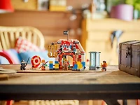 LEGO® Buggy the Clown's Circus Tent