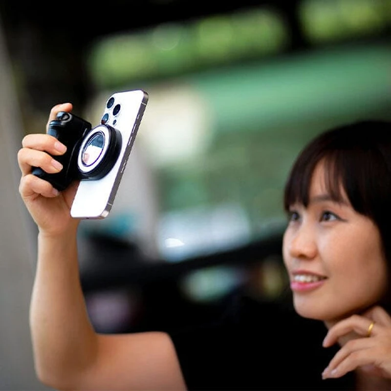 GearWaves 3-in-1 Magnetic Phone Grip & Mini Ring Light (Includes Remote)