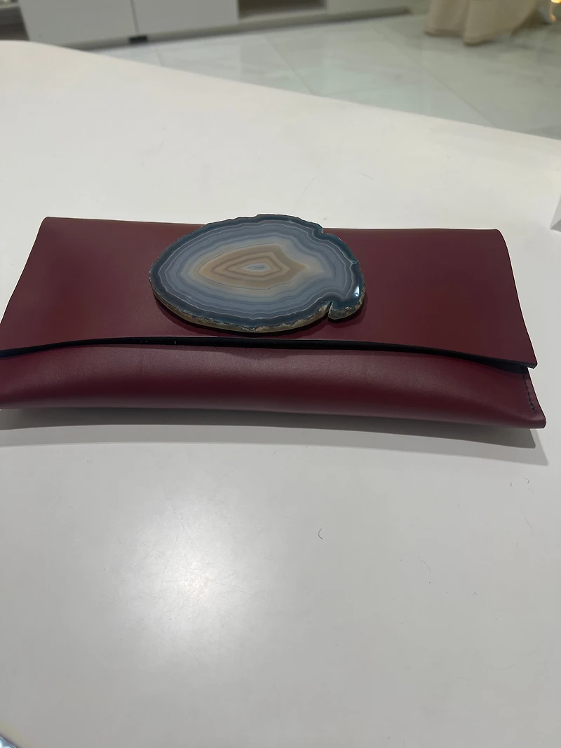 E primium leather clutch