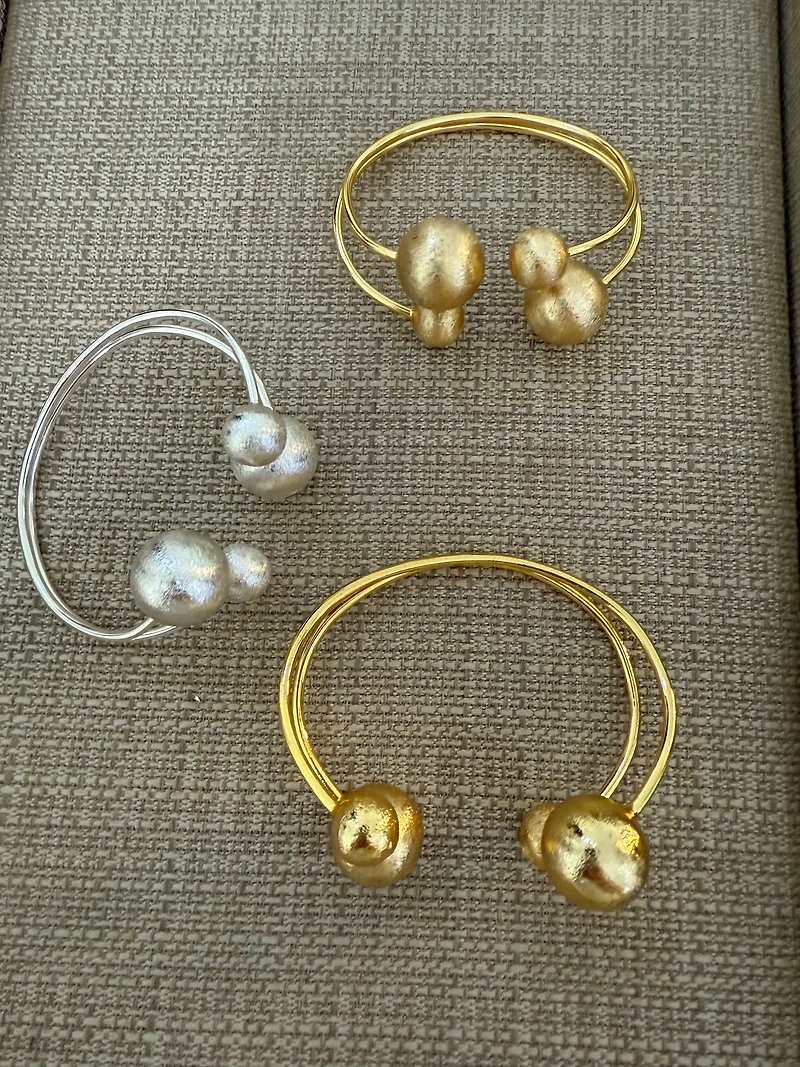 A globe bangle
