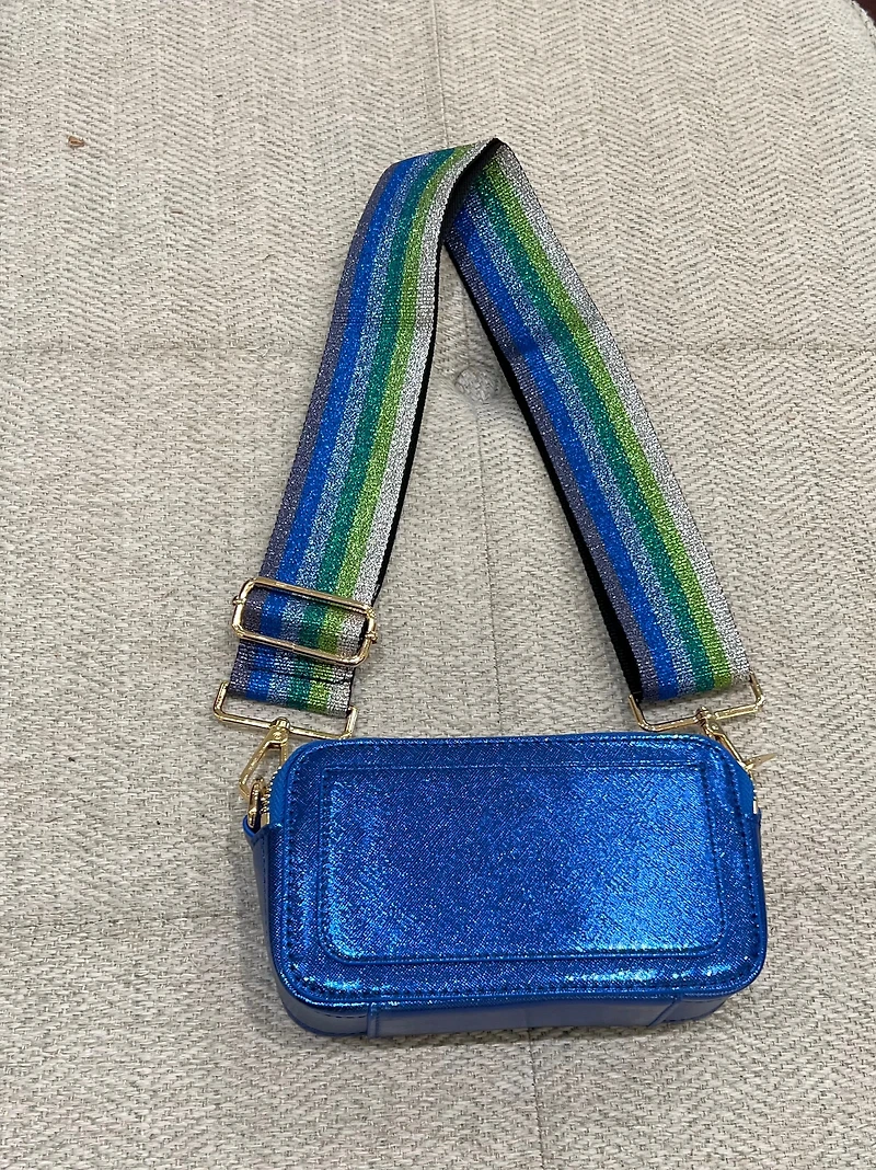 A Metallic crossbody bags