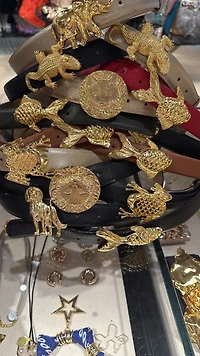 A leather pets buckle belt