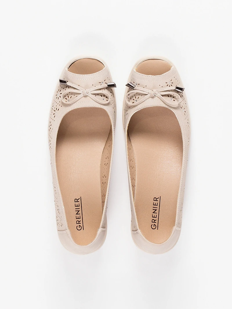 Flat shoes