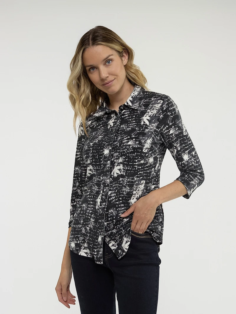 3/4-sleeve semi-fitted blouse with buttons