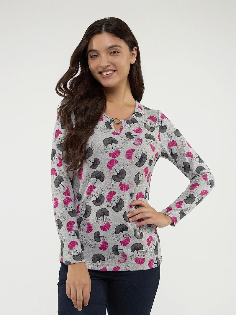 Long-sleeve semi-fitted t-shirt