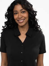 Short-sleeve semi-fitted blouse with buttons