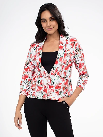 Semi-fitted 3/4 sleeve blazer