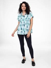 Blouse semi-ajustée à manches courtes avec boutons