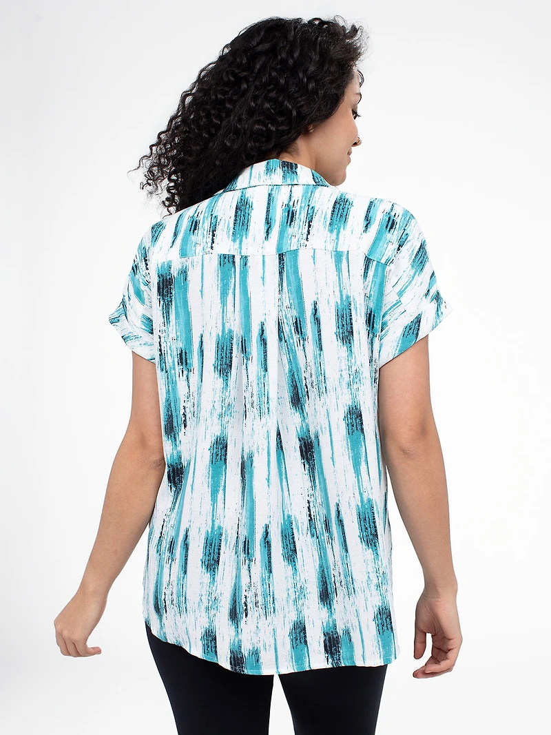 Blouse semi-ajustée à manches courtes avec boutons