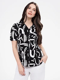 Blouse semi-ajustée à manches courtes avec boutons