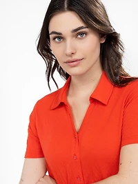 Short-sleeve semi-fitted blouse with buttons
