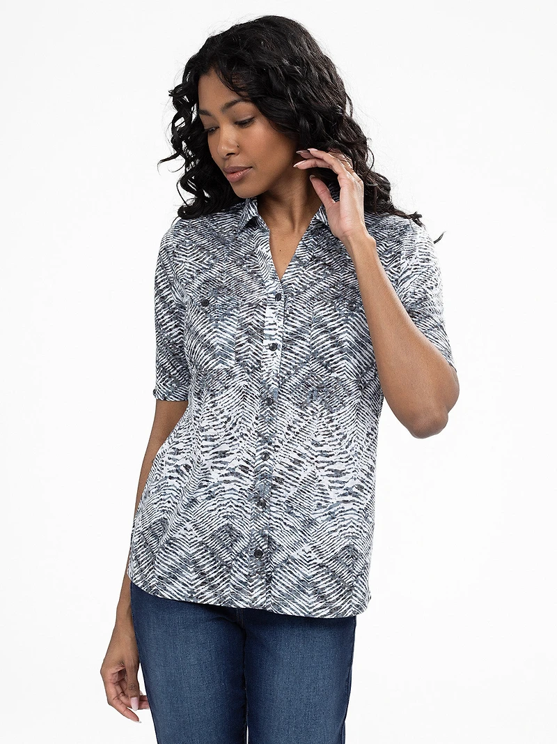 3/4-sleeve semi-fitted blouse with buttons