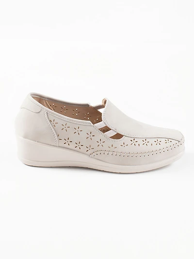 Low heel pumps