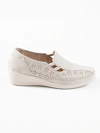 Low heel pumps