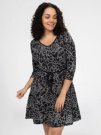 Flared dress with 3/4 sleeves