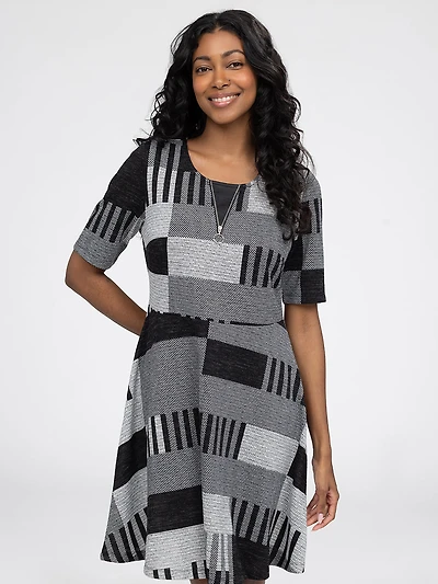 Flared dress with short sleeves