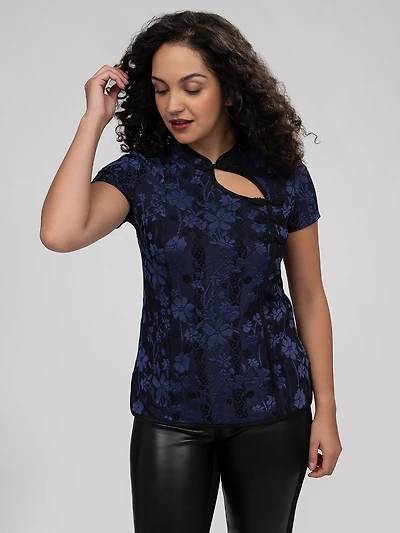 Short-sleeve semi-fitted t-shirt