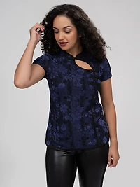 Short-sleeve semi-fitted t-shirt