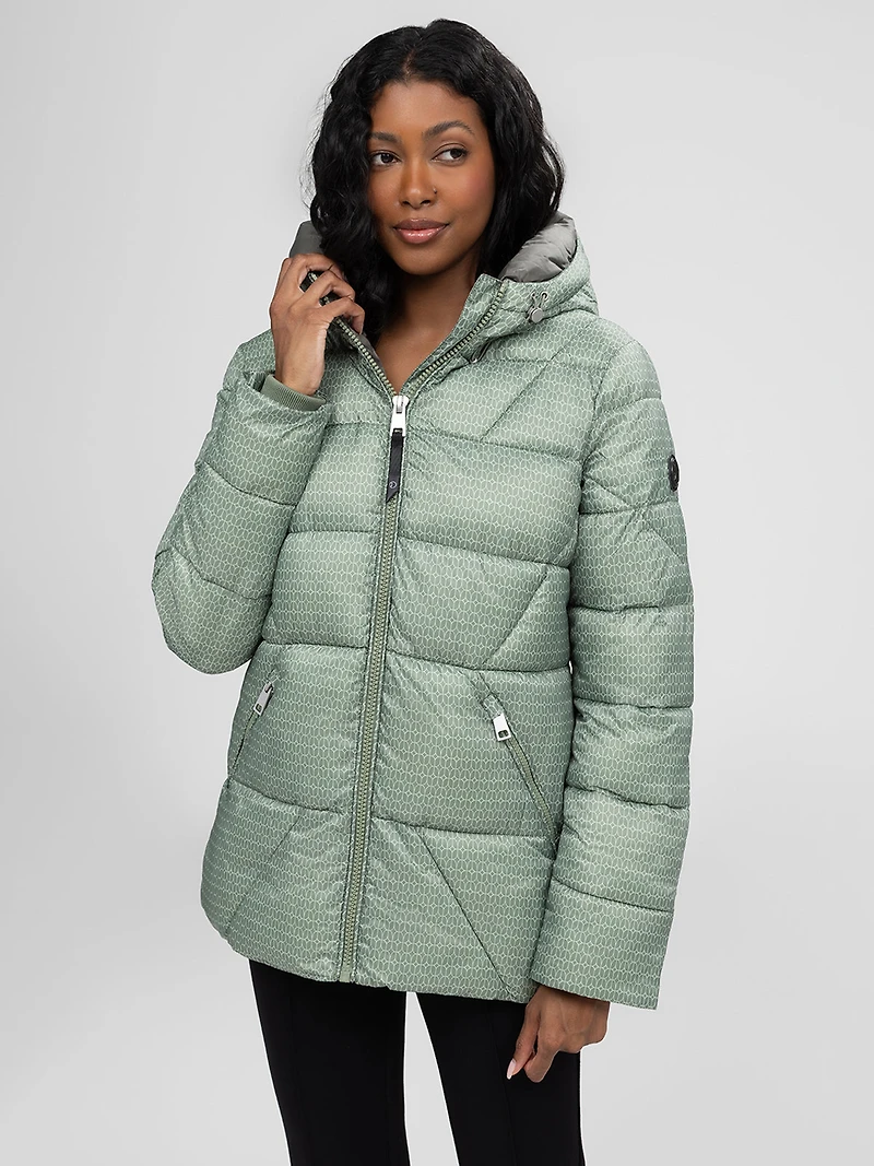 Short semi-fitted coat