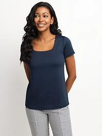 Short-sleeve semi-fitted t-shirt