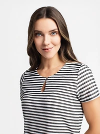 Short-sleeve semi-fitted t-shirt