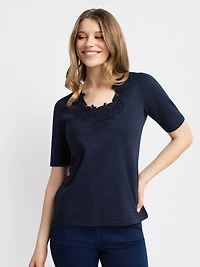 Short-sleeve semi-fitted t-shirt