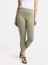 Semi-fitted pull-on capri