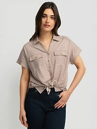 Blouse semi-ajustée à manches courtes avec boutons